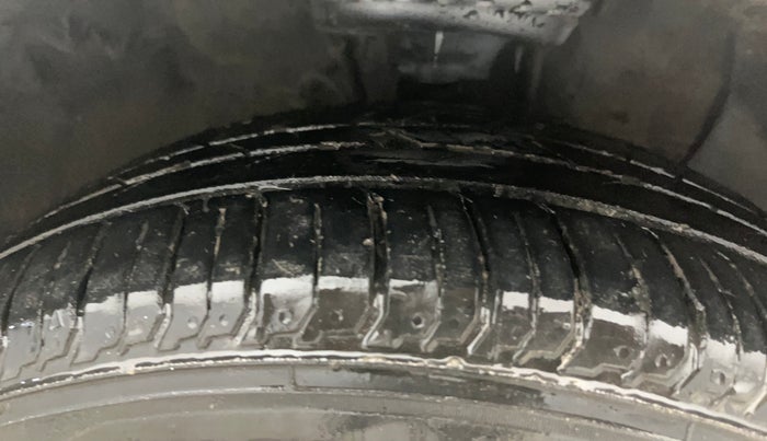 2014 Hyundai Elite i20 ASTA 1.2, Petrol, Manual, 99,606 km, Right Front Tyre Tread