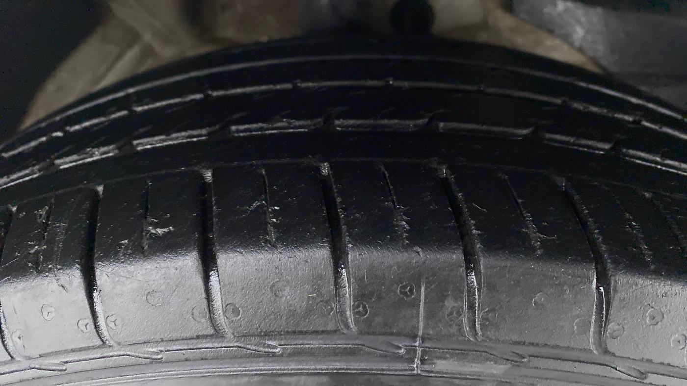 2020 MG HECTOR SHARP DCT PETROL, Petrol, Automatic, 23,356 km, Right Front Tyre Tread