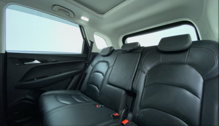 2020 MG HECTOR SHARP DCT PETROL, Petrol, Automatic, 23,356 km, Right Side Rear Door Cabin