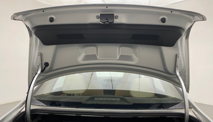 2012 Volkswagen Vento HIGHLINE 1.6 MPI, Petrol, Manual, 62,615 km, Boot Door Open
