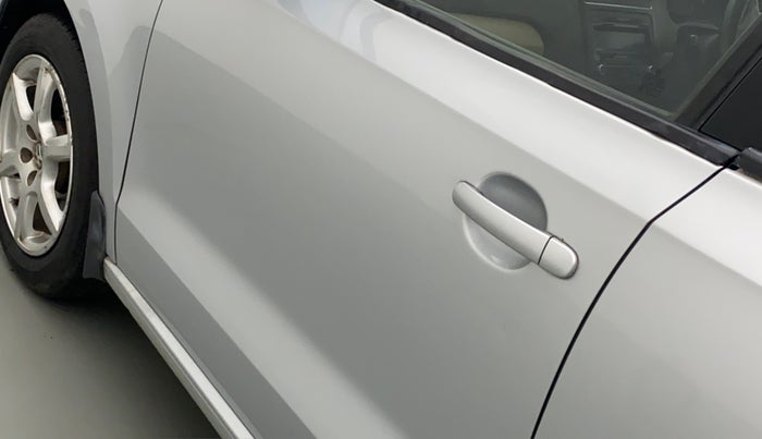 2012 Volkswagen Vento HIGHLINE 1.6 MPI, Petrol, Manual, 62,615 km, Front passenger door - Slightly dented