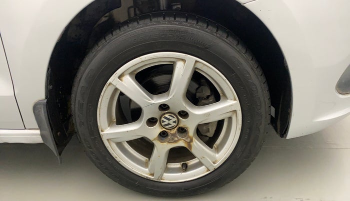 2012 Volkswagen Vento HIGHLINE 1.6 MPI, Petrol, Manual, 62,615 km, Right Front Wheel