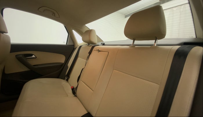 2012 Volkswagen Vento HIGHLINE 1.6 MPI, Petrol, Manual, 62,615 km, Right Side Rear Door Cabin
