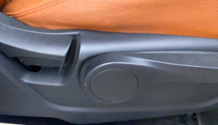 2019 Mahindra XUV300 W8 1.5 DIESEL, Diesel, Manual, 64,535 km, Driver Side Adjustment Panel