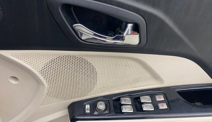 2019 Mahindra XUV300 W8 1.5 DIESEL, Diesel, Manual, 64,535 km, Driver Side Door Panels Control