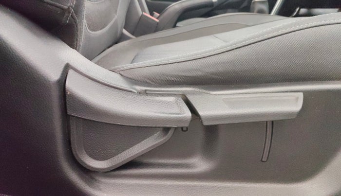 2023 KIA SELTOS  HTK PLUS 1.5 PETROL MT, Petrol, Manual, 31,141 km, Driver Side Adjustment Panel