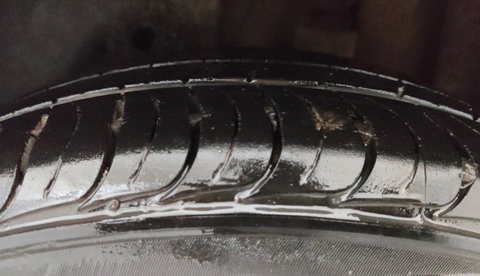 2023 KIA SELTOS  HTK PLUS 1.5 PETROL MT, Petrol, Manual, 31,141 km, Left Rear Tyre Tread