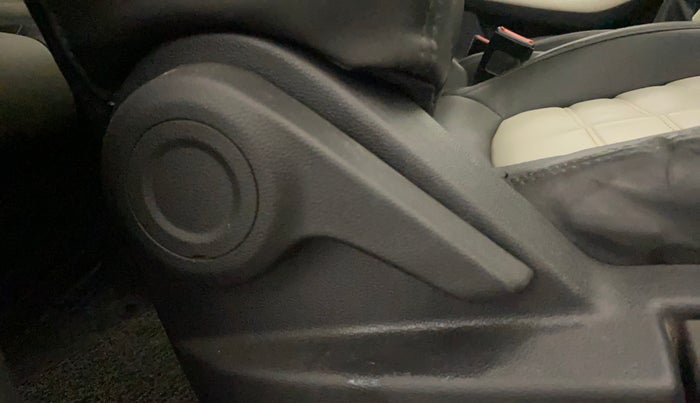 2022 MG ASTOR SUPER 1.5 MT, Petrol, Manual, 54,601 km, Driver Side Adjustment Panel