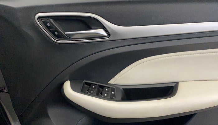 2022 MG ASTOR SUPER 1.5 MT, Petrol, Manual, 54,601 km, Driver Side Door Panels Control