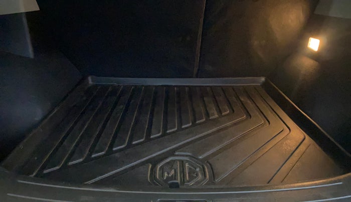 2022 MG ASTOR SUPER 1.5 MT, Petrol, Manual, 54,601 km, Boot Inside