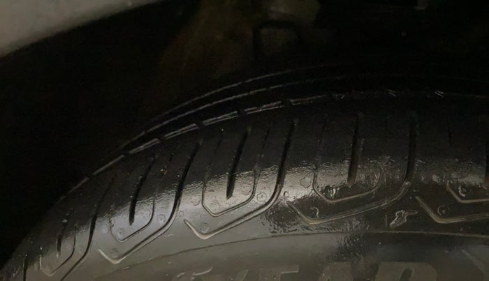 2022 MG ASTOR SUPER 1.5 MT, Petrol, Manual, 54,601 km, Right Front Tyre Tread