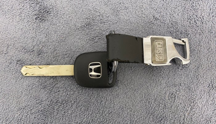 2017 Honda Brio E MT, CNG, Manual, 30,917 km, Key Close Up