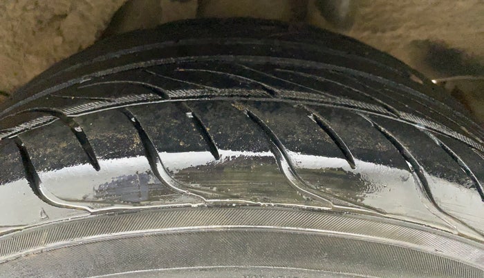 2017 Honda Brio E MT, CNG, Manual, 30,917 km, Left Rear Tyre Tread