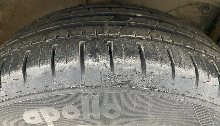 2017 Honda Brio E MT, CNG, Manual, 30,917 km, Right Front Tyre Tread