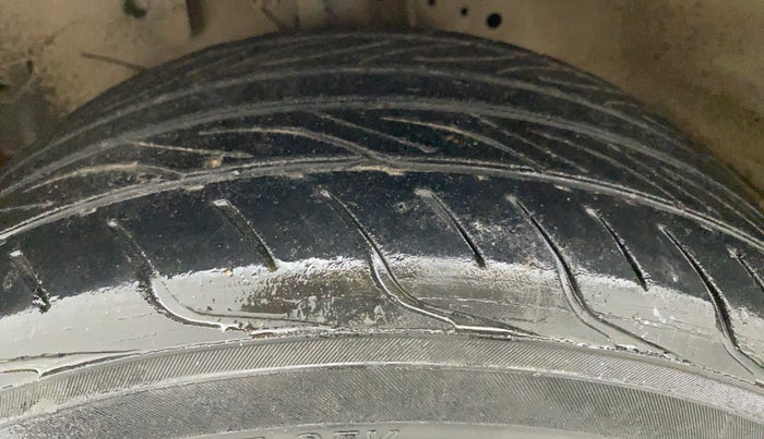 2017 Honda Brio E MT, CNG, Manual, 30,917 km, Left Front Tyre Tread