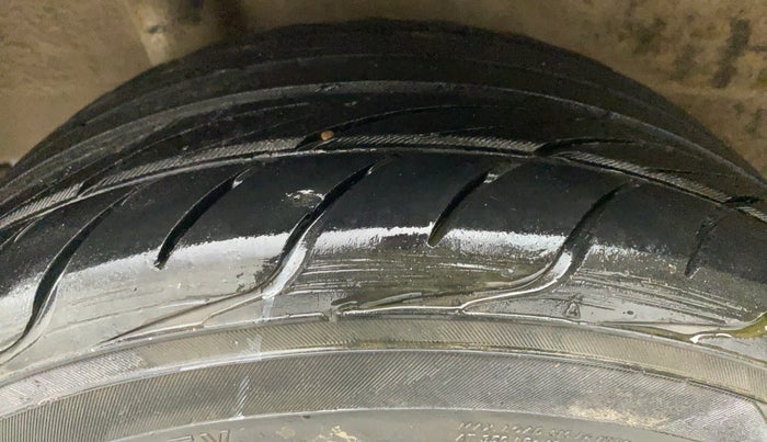 2017 Honda Brio E MT, CNG, Manual, 30,917 km, Right Rear Tyre Tread