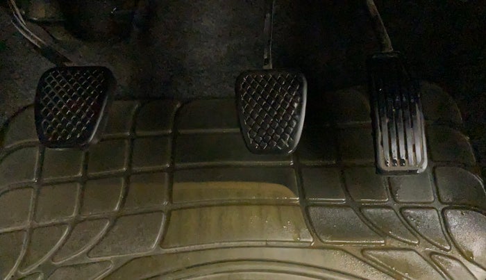 2017 Honda Brio E MT, CNG, Manual, 30,917 km, Pedals