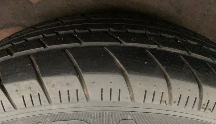 2011 Hyundai i10 MAGNA 1.2, Petrol, Manual, 72,455 km, Right Rear Tyre Tread