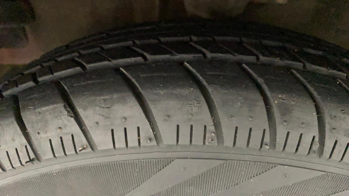 2011 Hyundai i10 MAGNA 1.2, Petrol, Manual, 72,455 km, Left Front Tyre Tread
