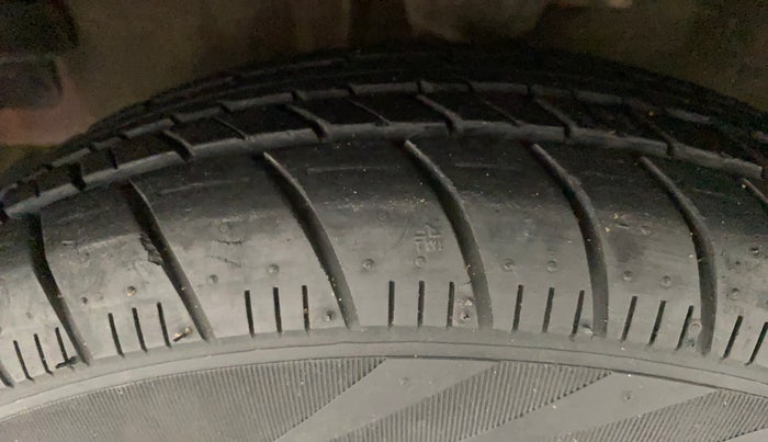2011 Hyundai i10 MAGNA 1.2, Petrol, Manual, 72,455 km, Left Front Tyre Tread