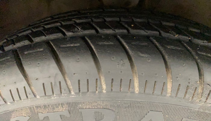 2011 Hyundai i10 MAGNA 1.2, Petrol, Manual, 72,455 km, Right Front Tyre Tread