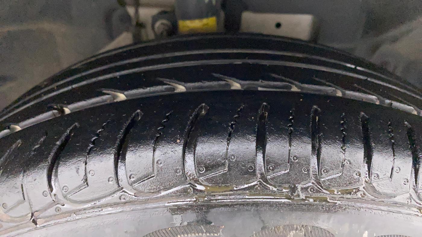 2020 Ford Ecosport TITANIUM + 1.5L PETROL AT, Petrol, Automatic, 30,724 km, Right Front Tyre Tread