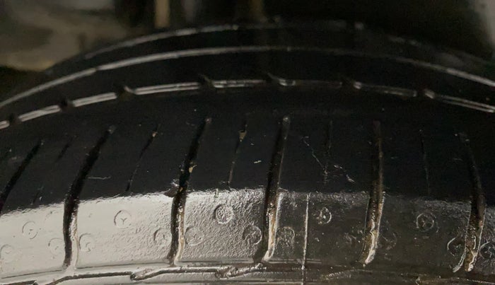 2018 Maruti Ciaz ZETA DIESEL 1.3, Diesel, Manual, 93,809 km, Right Rear Tyre Tread