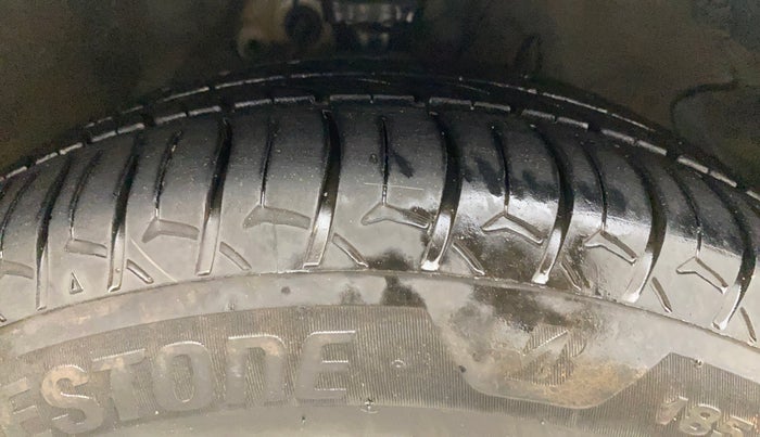 2013 Hyundai i20 ASTA 1.4 CRDI, Diesel, Manual, 1,41,813 km, Right Front Tyre Tread