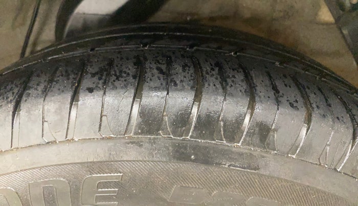 2013 Hyundai i20 ASTA 1.4 CRDI, Diesel, Manual, 1,41,813 km, Left Rear Tyre Tread