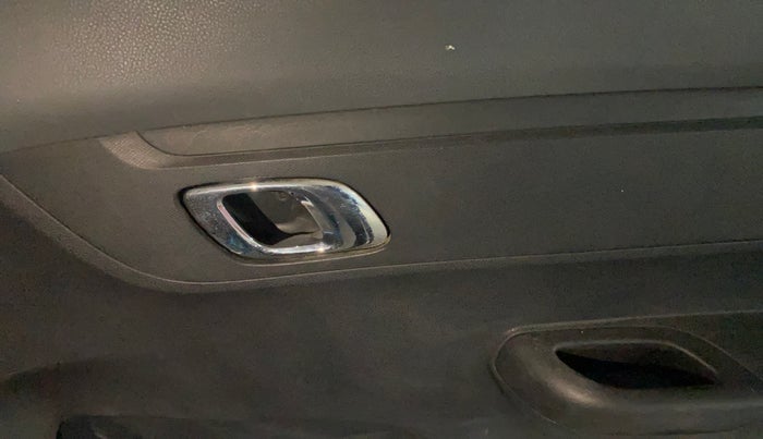 2019 Renault Kwid RXT 0.8, Petrol, Manual, 16,515 km, Driver Side Door Panels Control