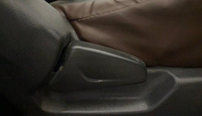 2019 Renault Kwid RXT 0.8, Petrol, Manual, 16,515 km, Driver Side Adjustment Panel