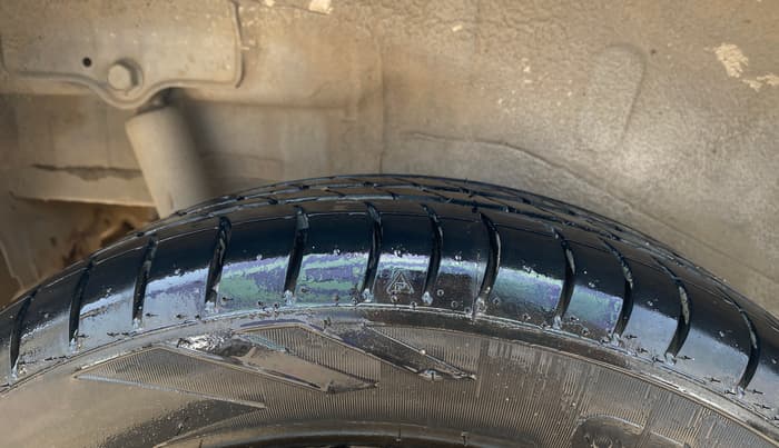 2015 Maruti Wagon R 1.0 VXI, Petrol, Manual, 44,493 km, Right Rear Tyre Tread