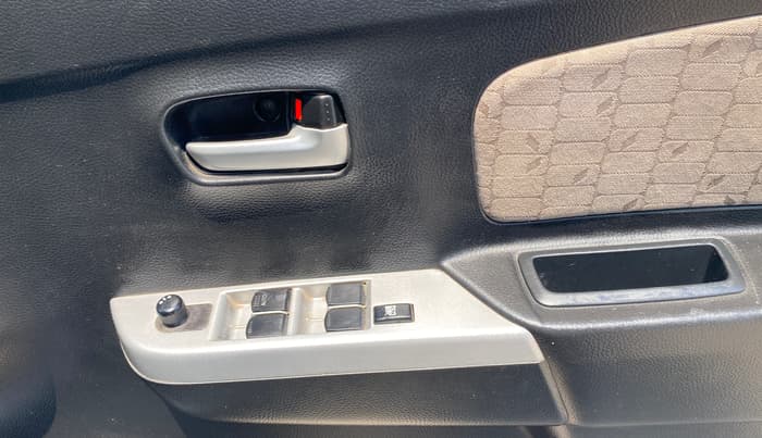 2015 Maruti Wagon R 1.0 VXI, Petrol, Manual, 44,493 km, Driver Side Door Panels Control