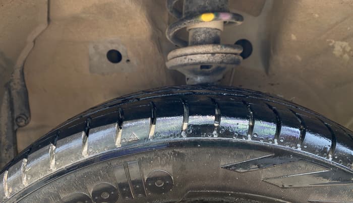 2015 Maruti Wagon R 1.0 VXI, Petrol, Manual, 44,493 km, Left Front Tyre Tread