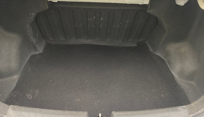 2014 Hyundai Xcent SX 1.2 (O), Petrol, Manual, 17,280 km, Boot Inside