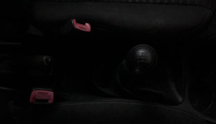 2015 Toyota Etios CROSS 1.2 G, CNG, Manual, 64,189 km, Gear Lever