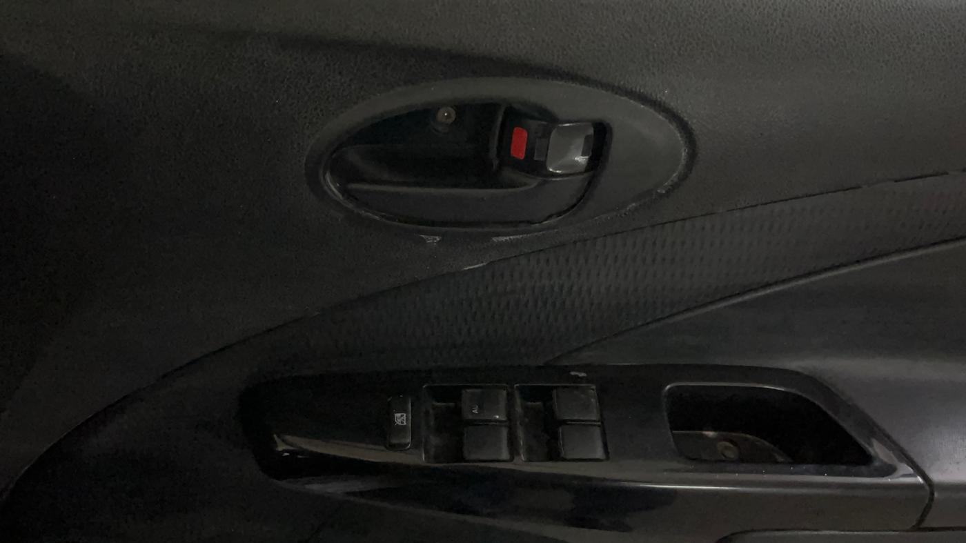 2015 Toyota Etios CROSS 1.2 G, CNG, Manual, 64,247 km, Driver Side Door Panels Control