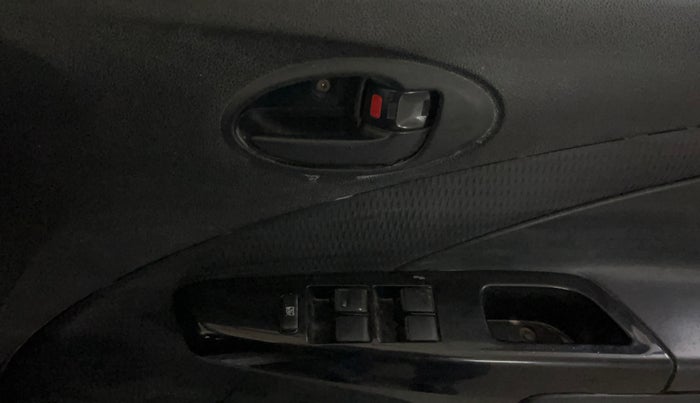 2015 Toyota Etios CROSS 1.2 G, CNG, Manual, 64,189 km, Driver Side Door Panels Control