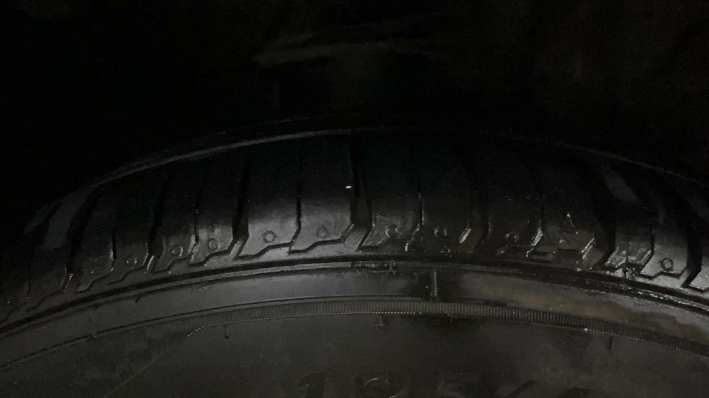 2015 Toyota Etios CROSS 1.2 G, CNG, Manual, 64,247 km, Right Front Tyre Tread