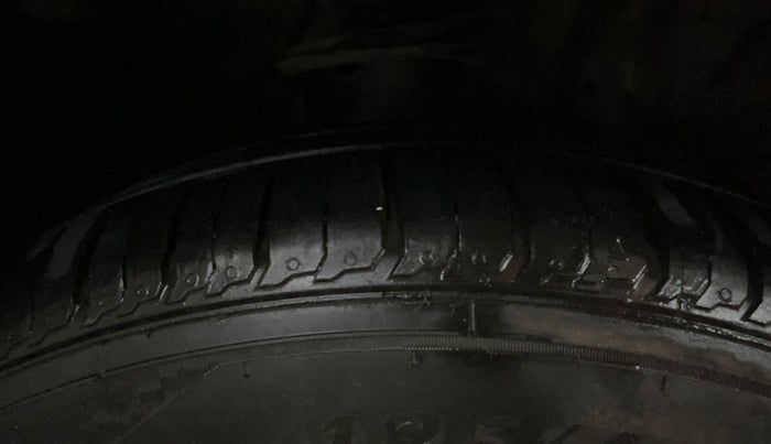 2015 Toyota Etios CROSS 1.2 G, CNG, Manual, 64,189 km, Right Front Tyre Tread