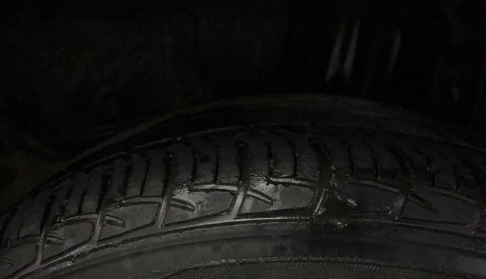 2015 Toyota Etios CROSS 1.2 G, CNG, Manual, 64,189 km, Left Rear Tyre Tread