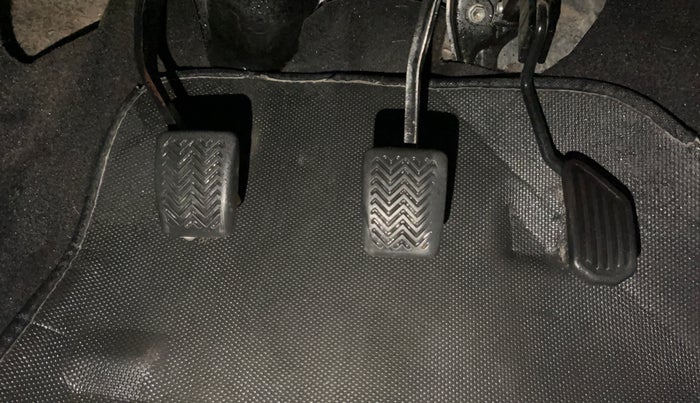 2015 Toyota Etios CROSS 1.2 G, CNG, Manual, 64,189 km, Pedals