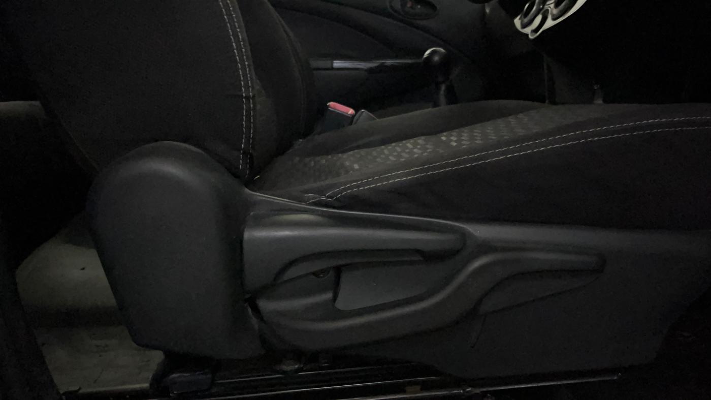 2015 Toyota Etios CROSS 1.2 G, CNG, Manual, 64,247 km, Driver Side Adjustment Panel