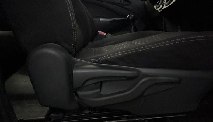 2015 Toyota Etios CROSS 1.2 G, CNG, Manual, 64,189 km, Driver Side Adjustment Panel