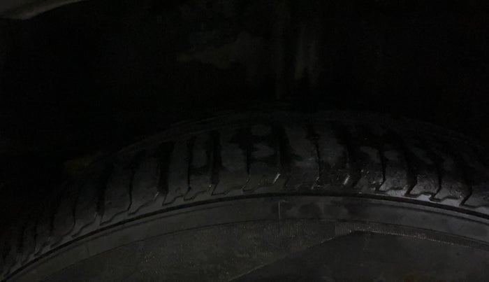 2015 Toyota Etios CROSS 1.2 G, CNG, Manual, 64,189 km, Right Rear Tyre Tread