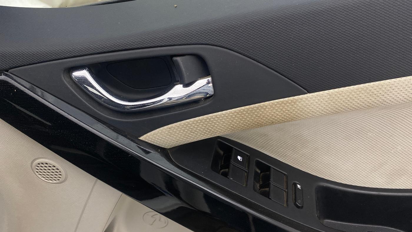 2023 Tata NEXON XZ PLUS PETROL, Petrol, Manual, 39,809 km, Driver Side Door Panels Control