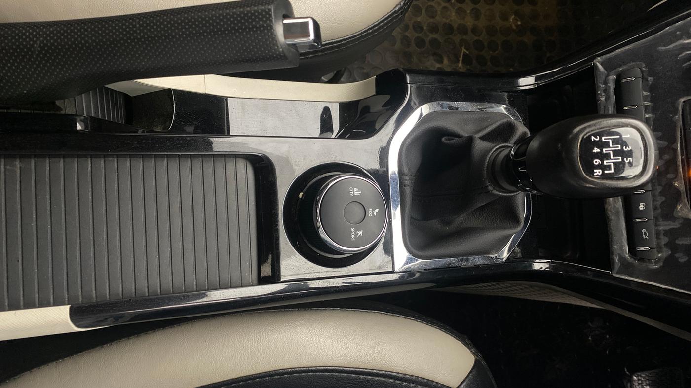 2023 Tata NEXON XZ PLUS PETROL, Petrol, Manual, 39,809 km, Gear Lever