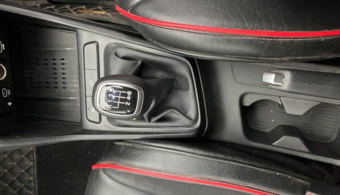 2024 Hyundai Verna SX 1.5 l MPI, Petrol, Manual, 31,078 km, Gear Lever