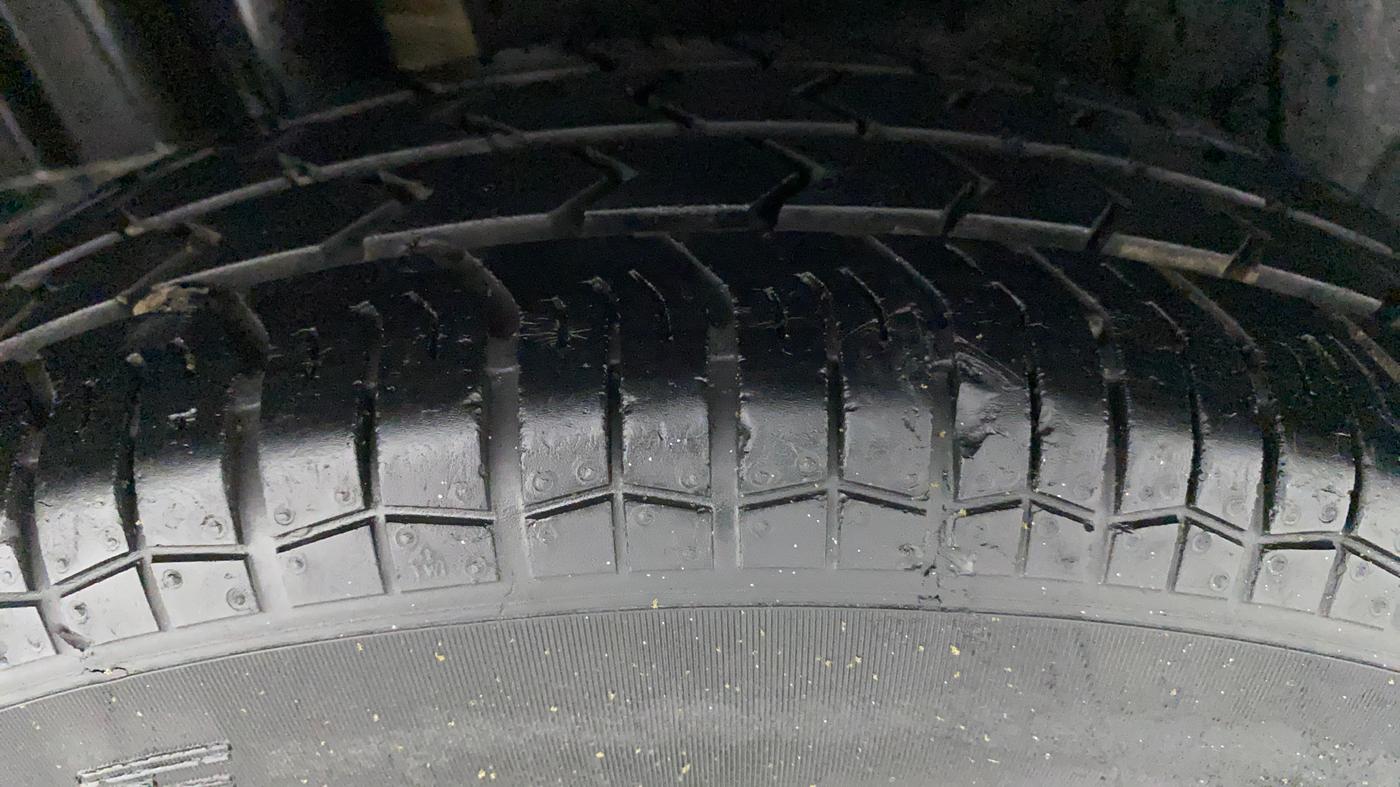 2016 Maruti Swift Dzire VXI, Petrol, Manual, 35,980 km, Right Rear Tyre Tread