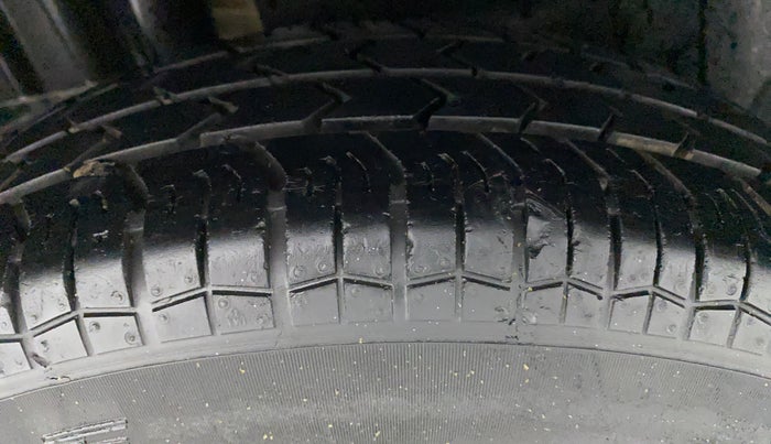 2016 Maruti Swift Dzire VXI, Petrol, Manual, 35,980 km, Right Rear Tyre Tread